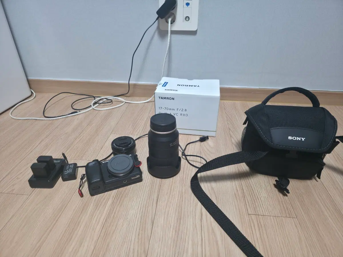 소니 카메라 + 탐론 17-70mm 렌즈 + 소니 가방 팝니다