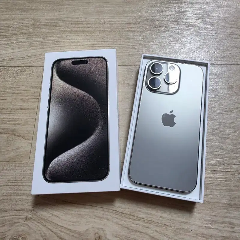 아이폰 15 프로 내추럴 티타늄 256GB 부품용