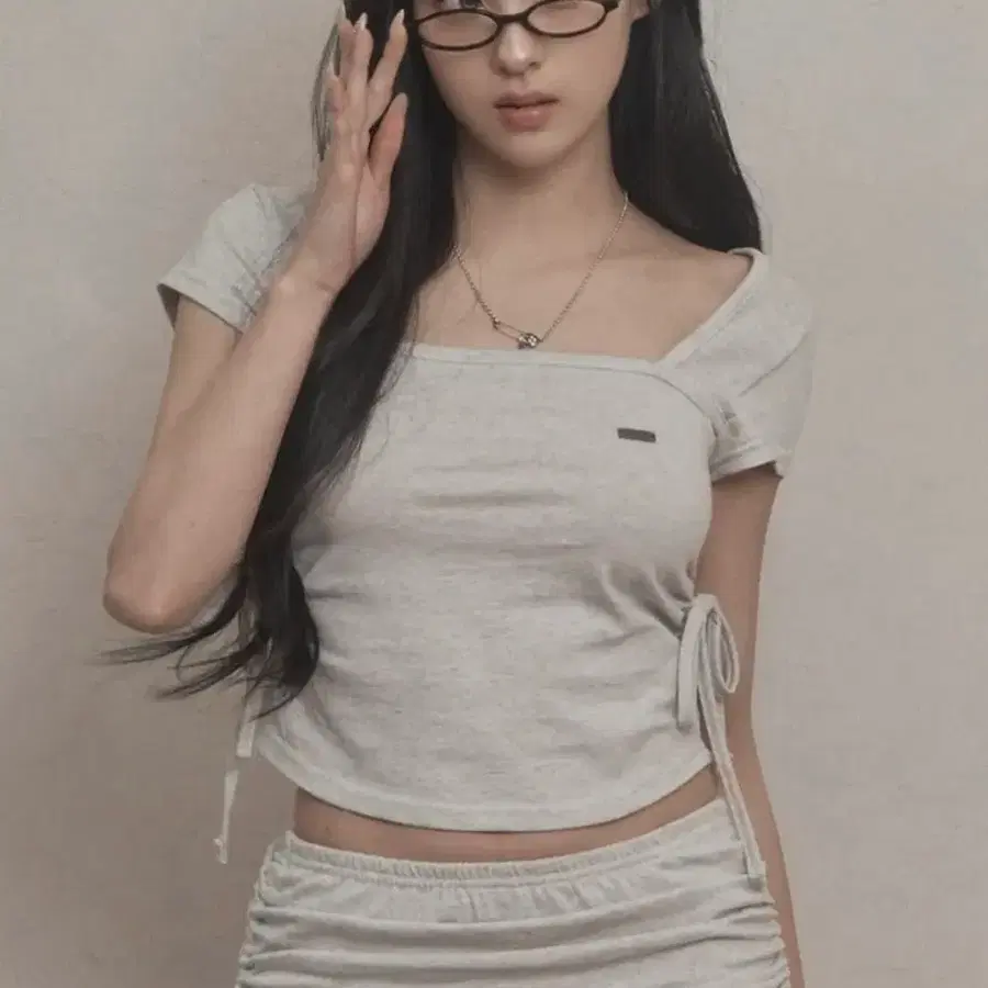 카키포인트 리본 셔링 티셔츠 (멜란지)