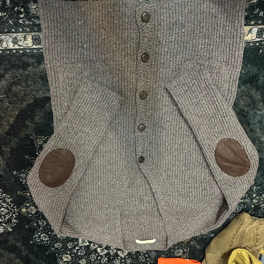 BCBG 그레이 엘보우 패치 니트 가디건 M