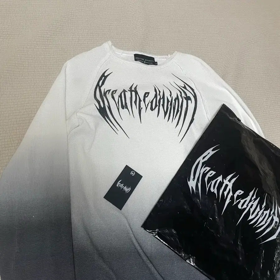 { L size } breathedivinity 브리드디비니티 롱슬리브화이트