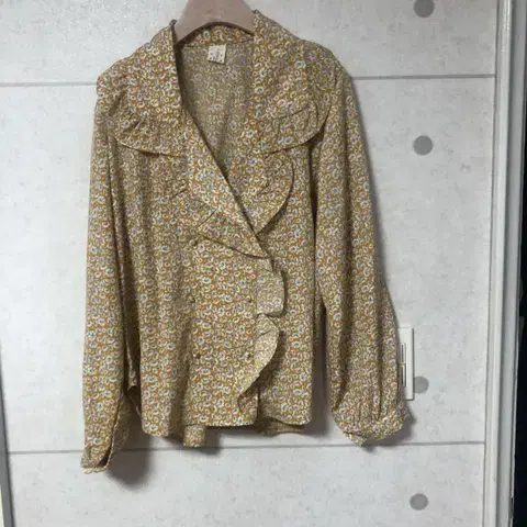 프릴 옐로우 빅카라 콩단추 블라우스 하객룩 출근룩