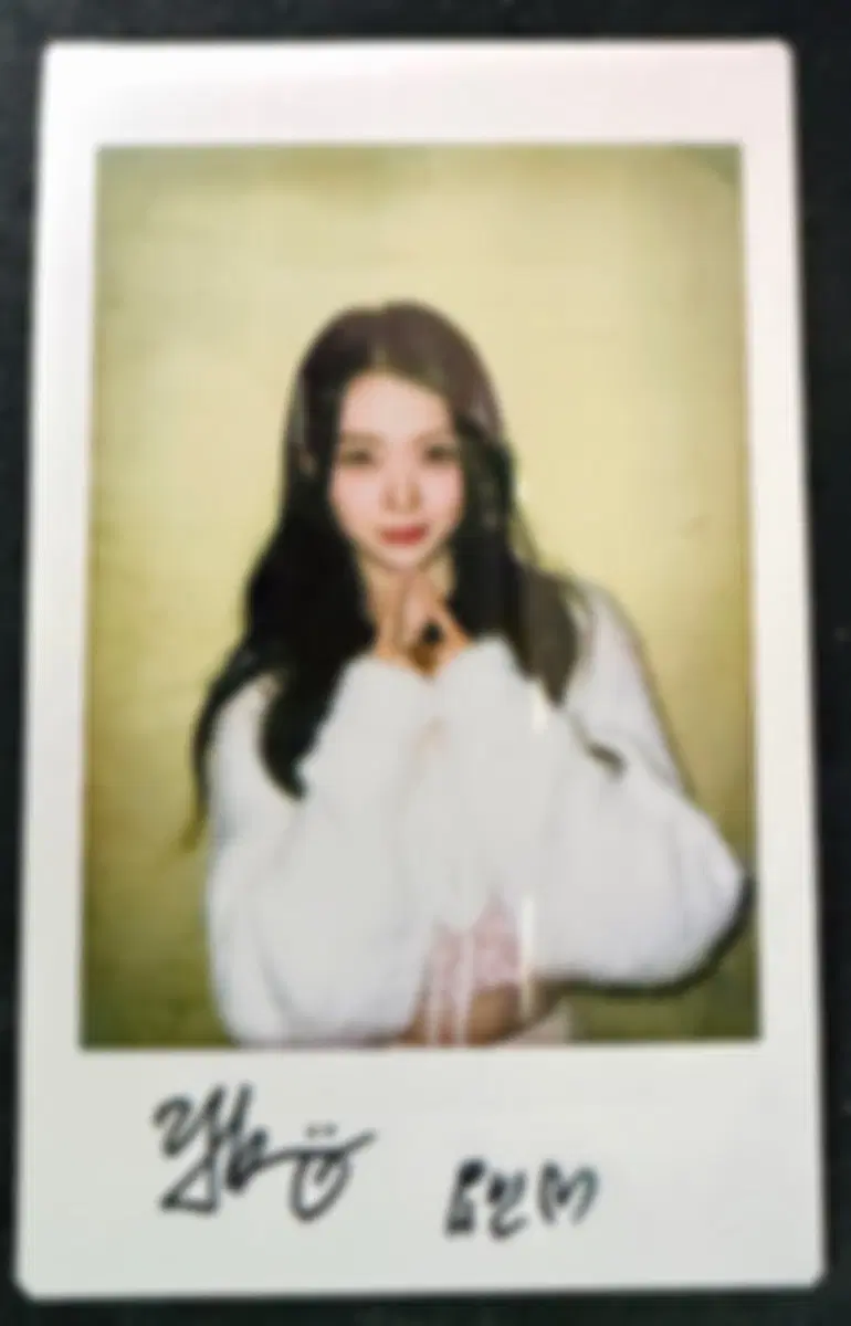 tripleS Triples Gong Yubin sign pola Lloyd