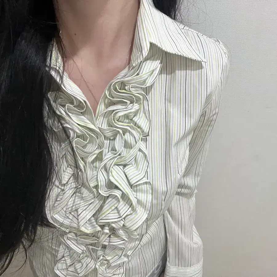 일본 빈티지 긱시크 프레피 펑크 딱붙 프릴 셔츠 오네갸루 2000 Y2K 와이즈걸 오월큐빈티지 파우닝샵오공이선가든파티엑시즈팜세실맥비짜잔씨깔
