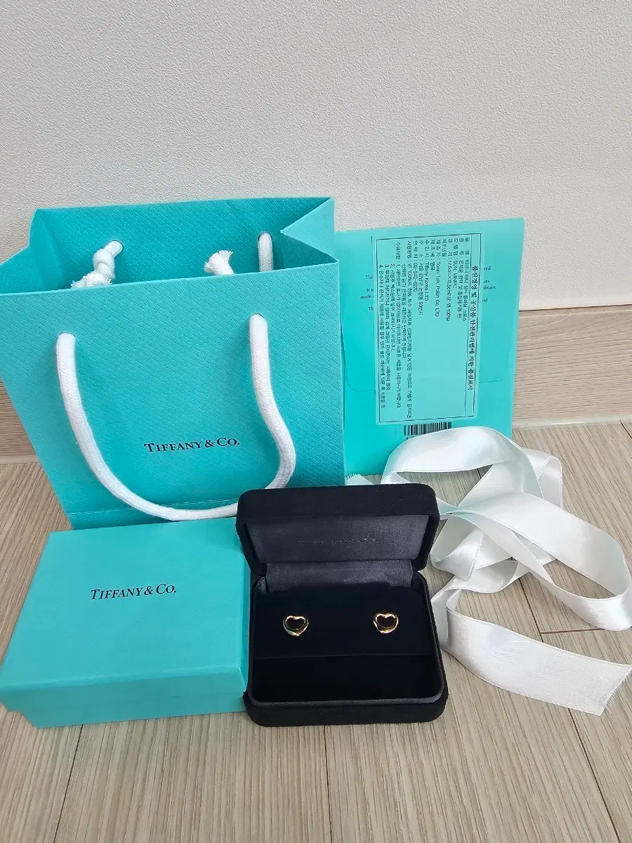 정품 티파니앤코 오픈하트 이어링 11mm 18k