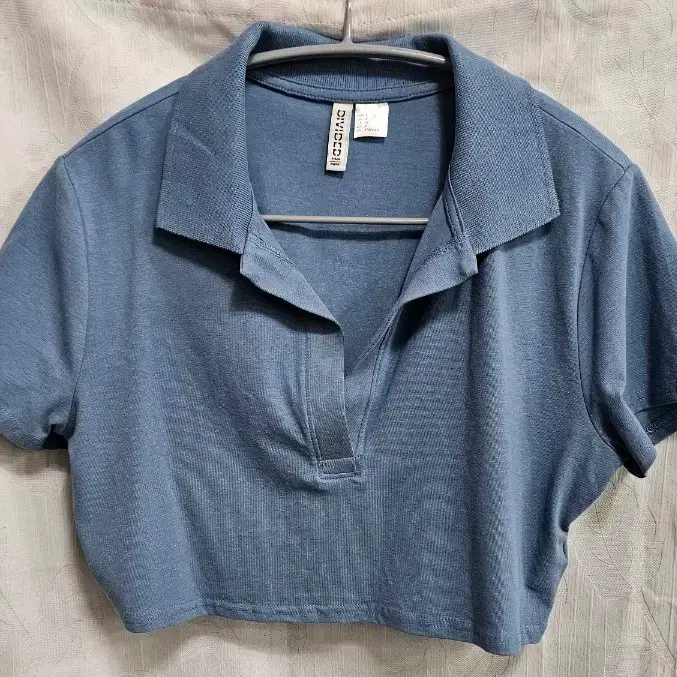 H&M Divided 블루 칼라 크롭 탑