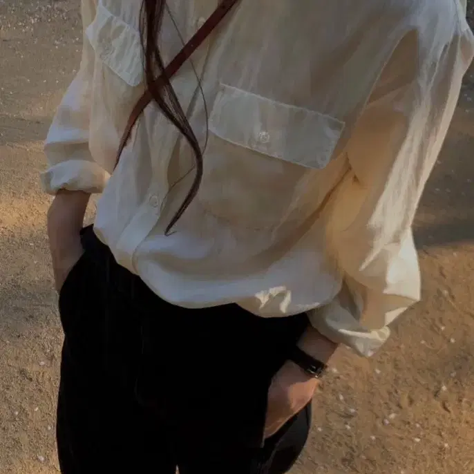 파크투 Blossom butter shirt