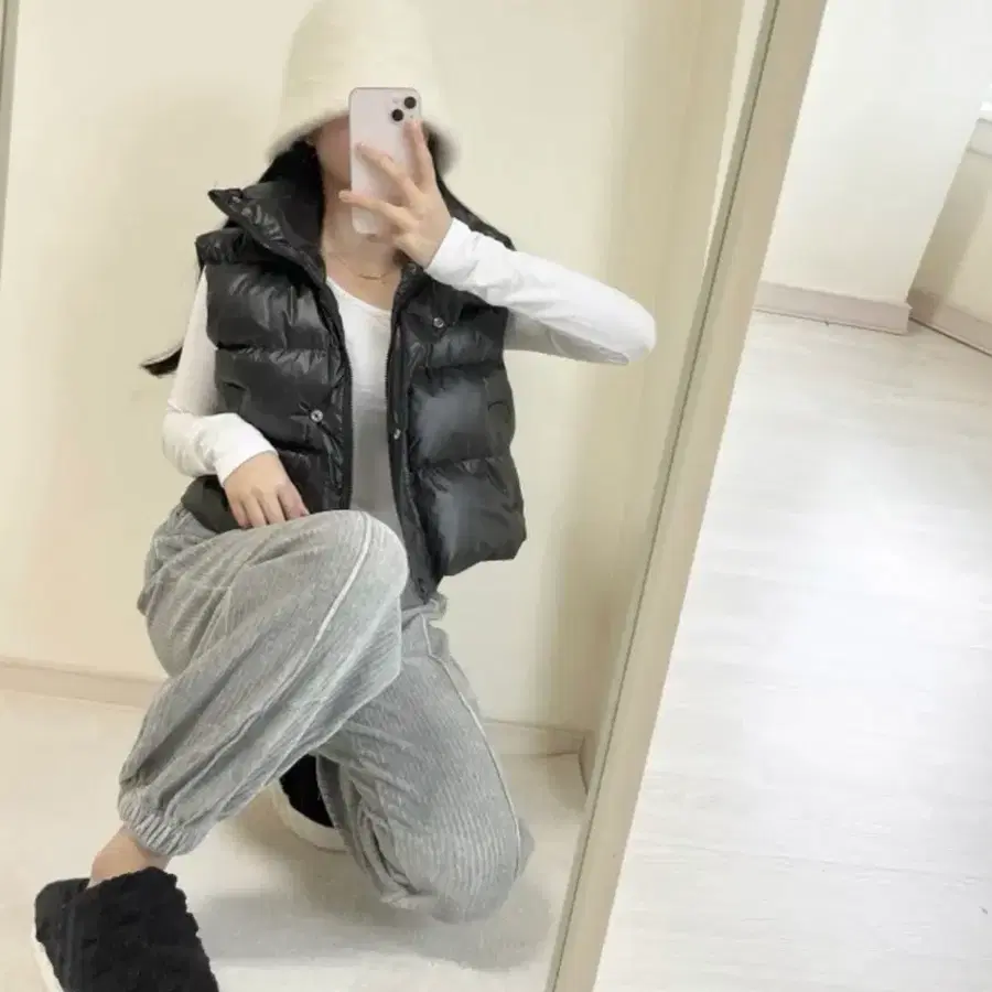 에이블리 루샤르 패딩 1위 크롭조끼패딩 34,500원-> 9,900원 새상품 저렴하게 판매