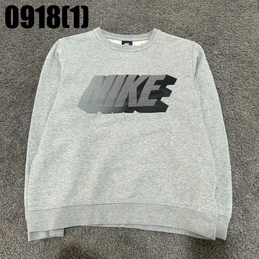 나이키 그래픽 스웨트셔츠 그레이