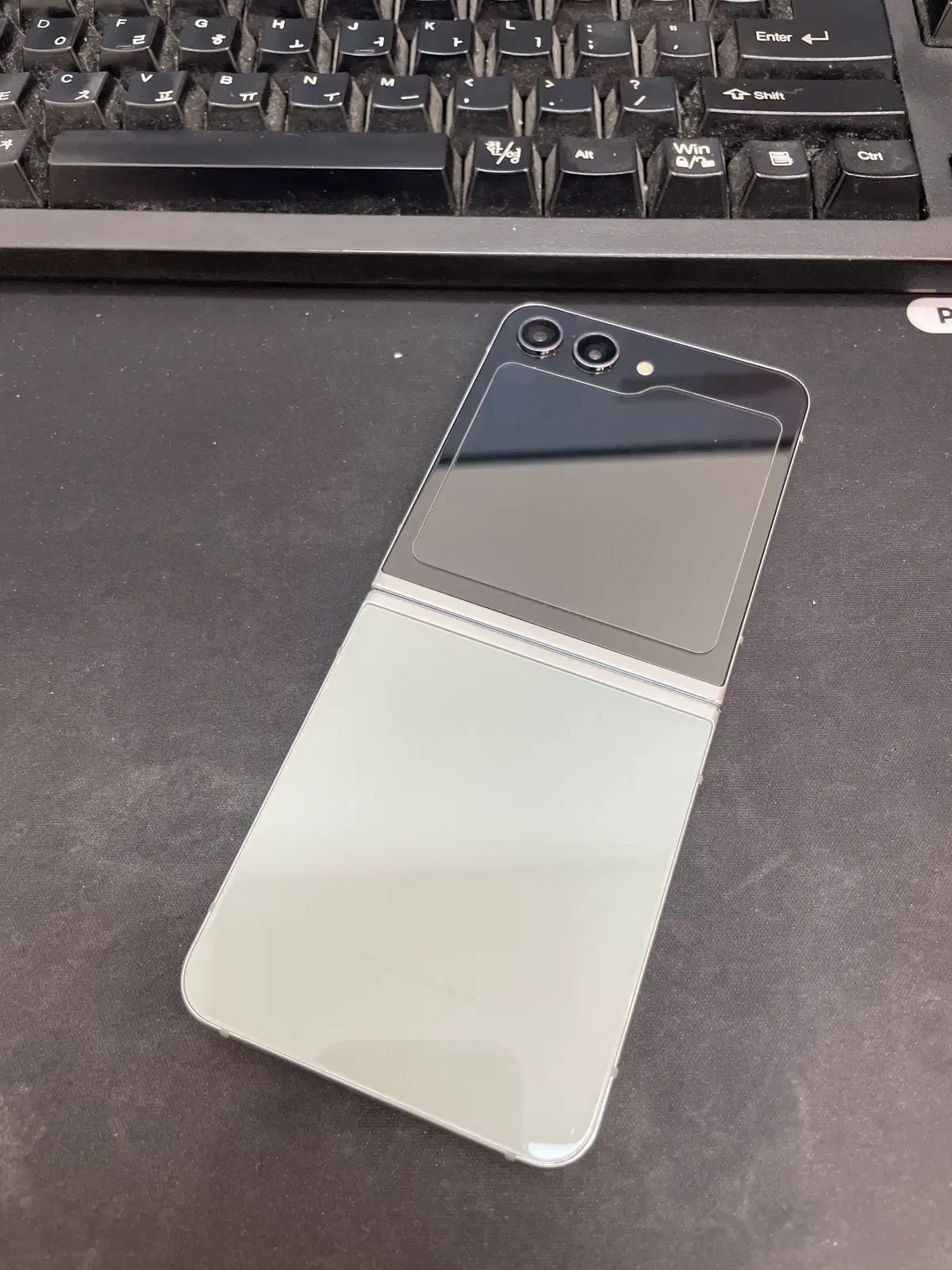 갤럭시Z플립5 민트 256GB 무잔상 상태좋은 중고32만5천팝니다
