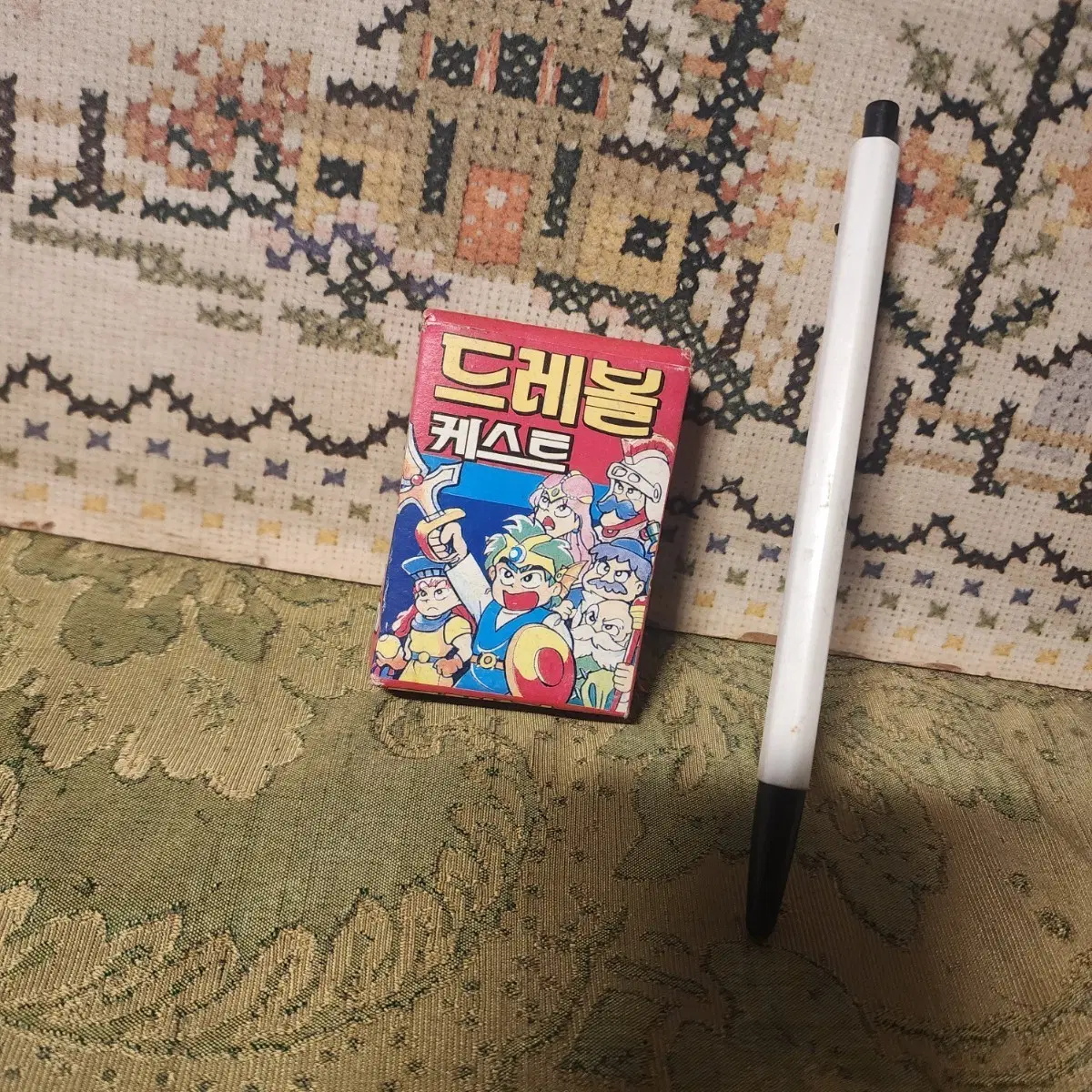 1990년대 초반 국내 문방구 등에서 판매되던 추억의 미니 카드 게임인 '드레볼 케스트'입니다