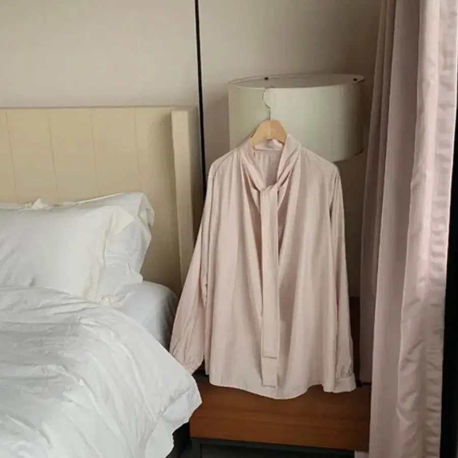 핑크 타이 블라우스