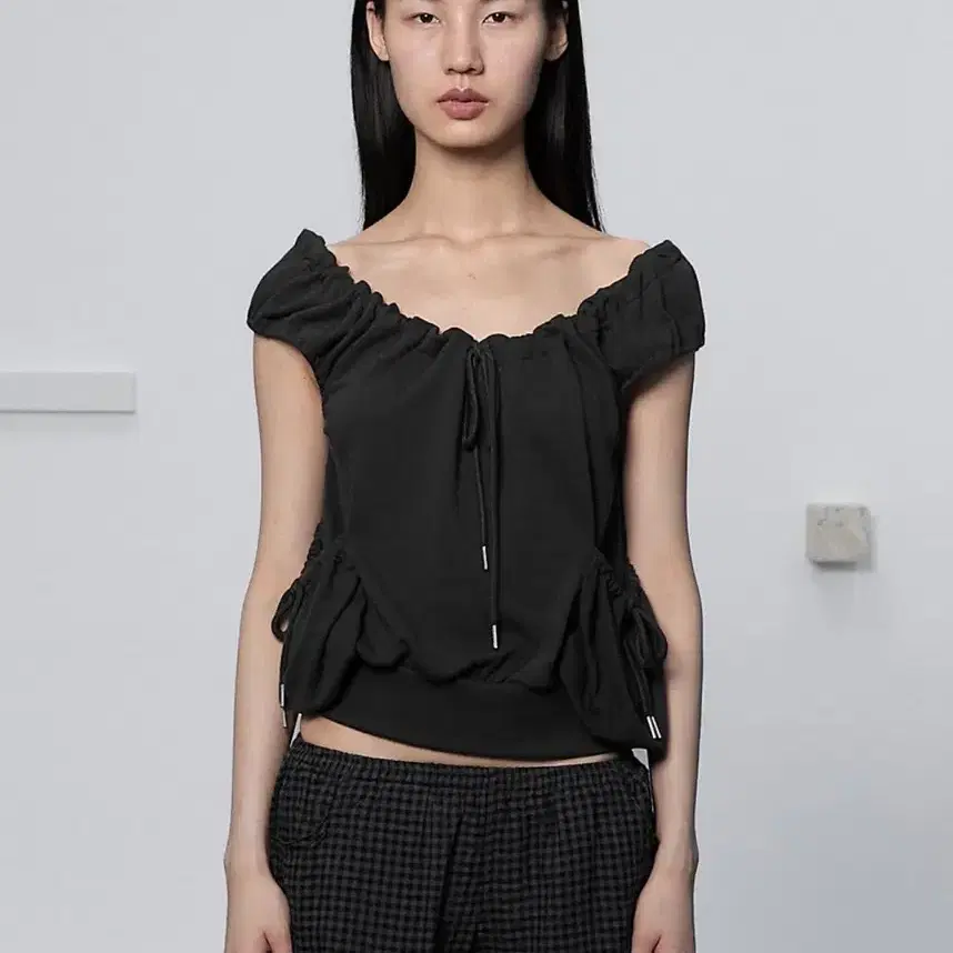 세릭 스트링 포켓 슬리브리스 차콜 string pocket sleeveless
