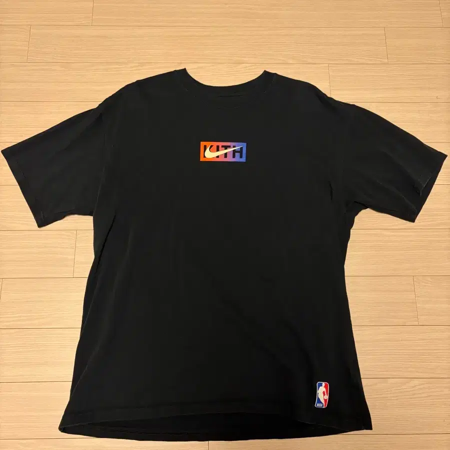 [L] 나이키 x 키스 뉴욕 닉스 티셔츠 블랙 kith