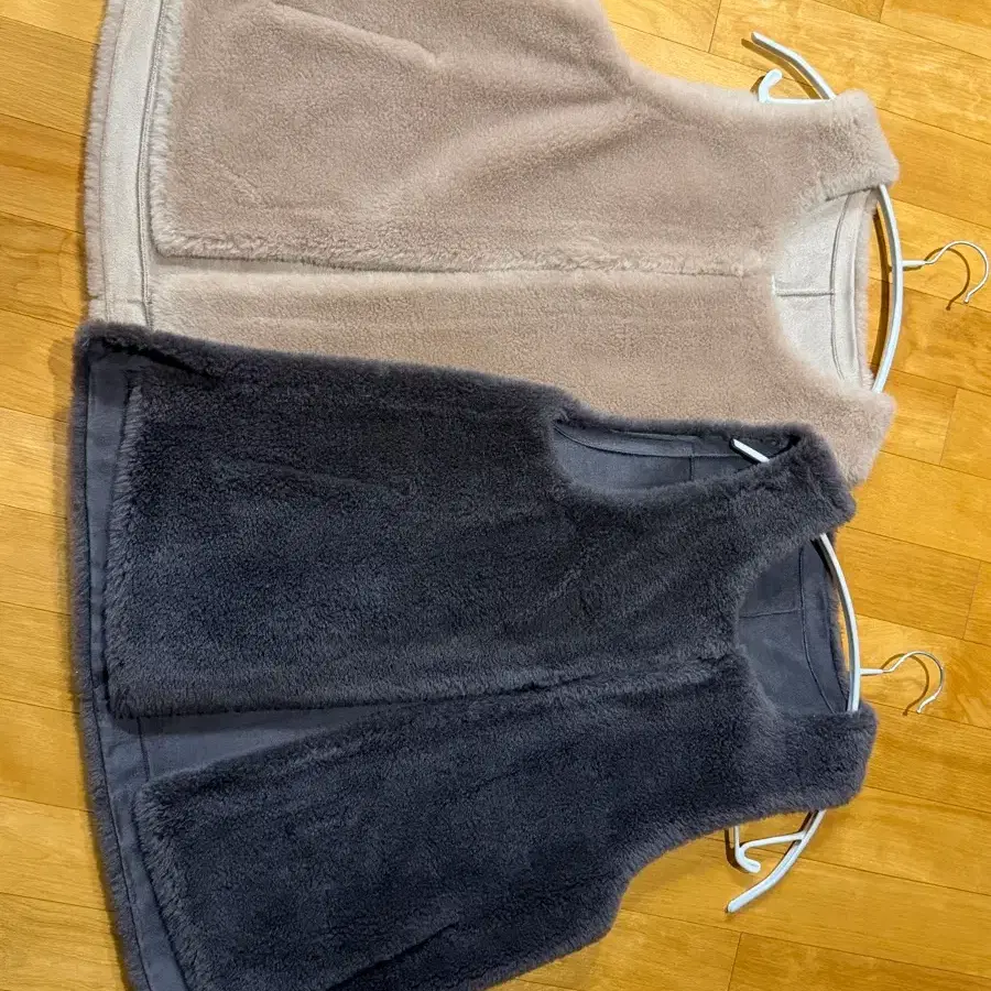 Celebshop 셀렙샵 양모 100% 양털 무스탕 조끼 베이지,차콜
