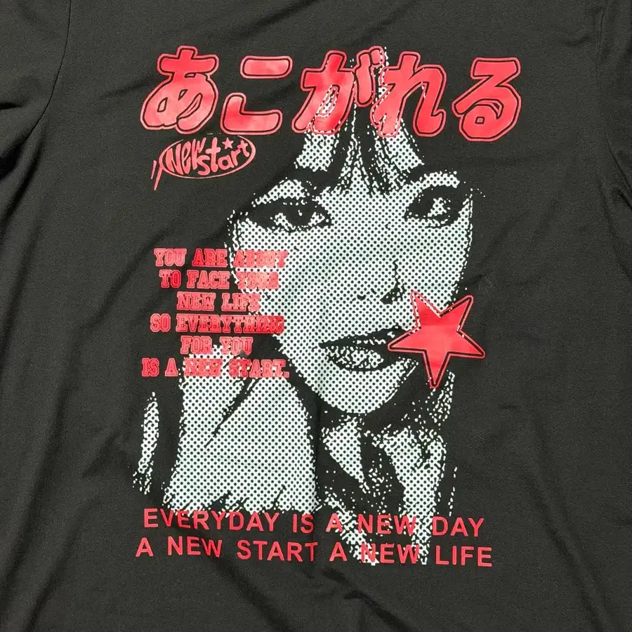 Y2K 스타일 블랙 반팔티
