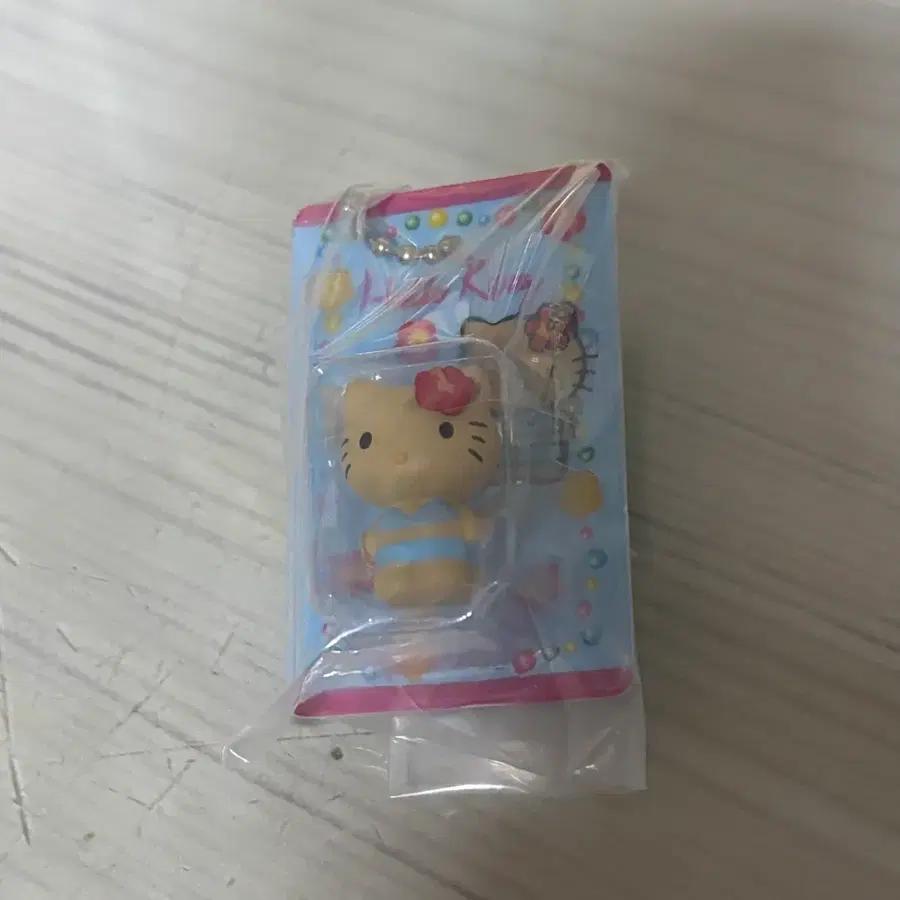 헬로키티 키링 비치복 가챠 키링