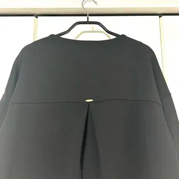 엠마 테일러 종이상자 코쿤 형태 프론트 지퍼 풀오버