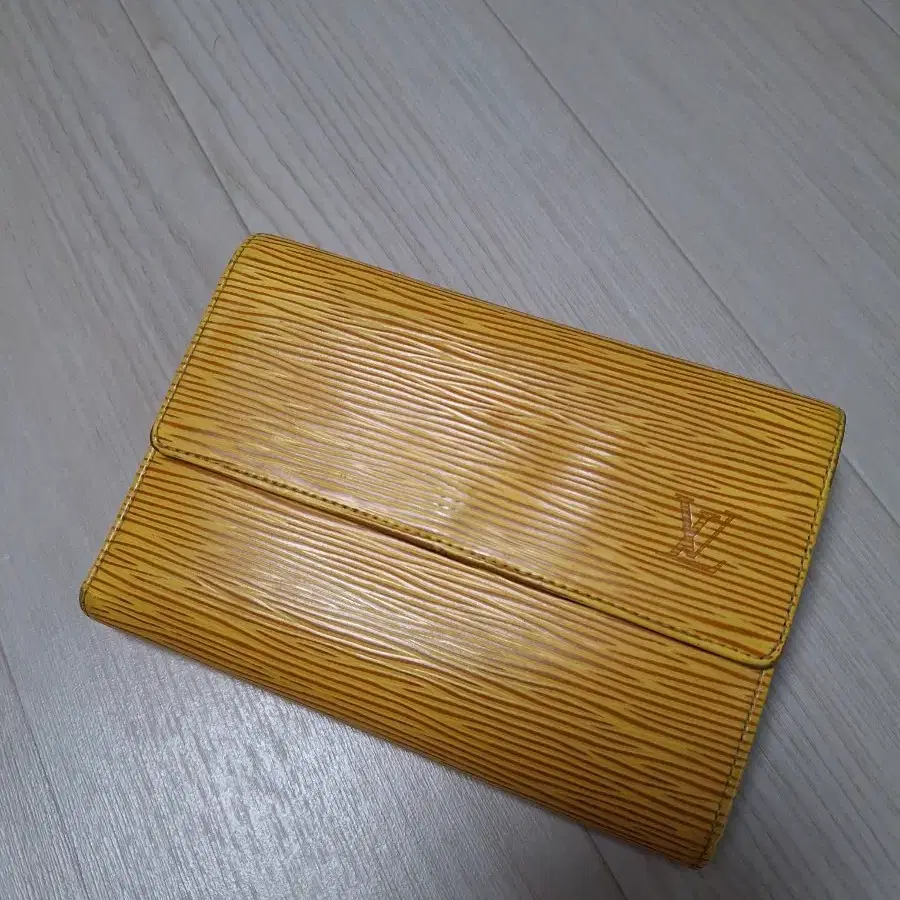 (정품)루이비통 에피 3단 지갑 옐로우