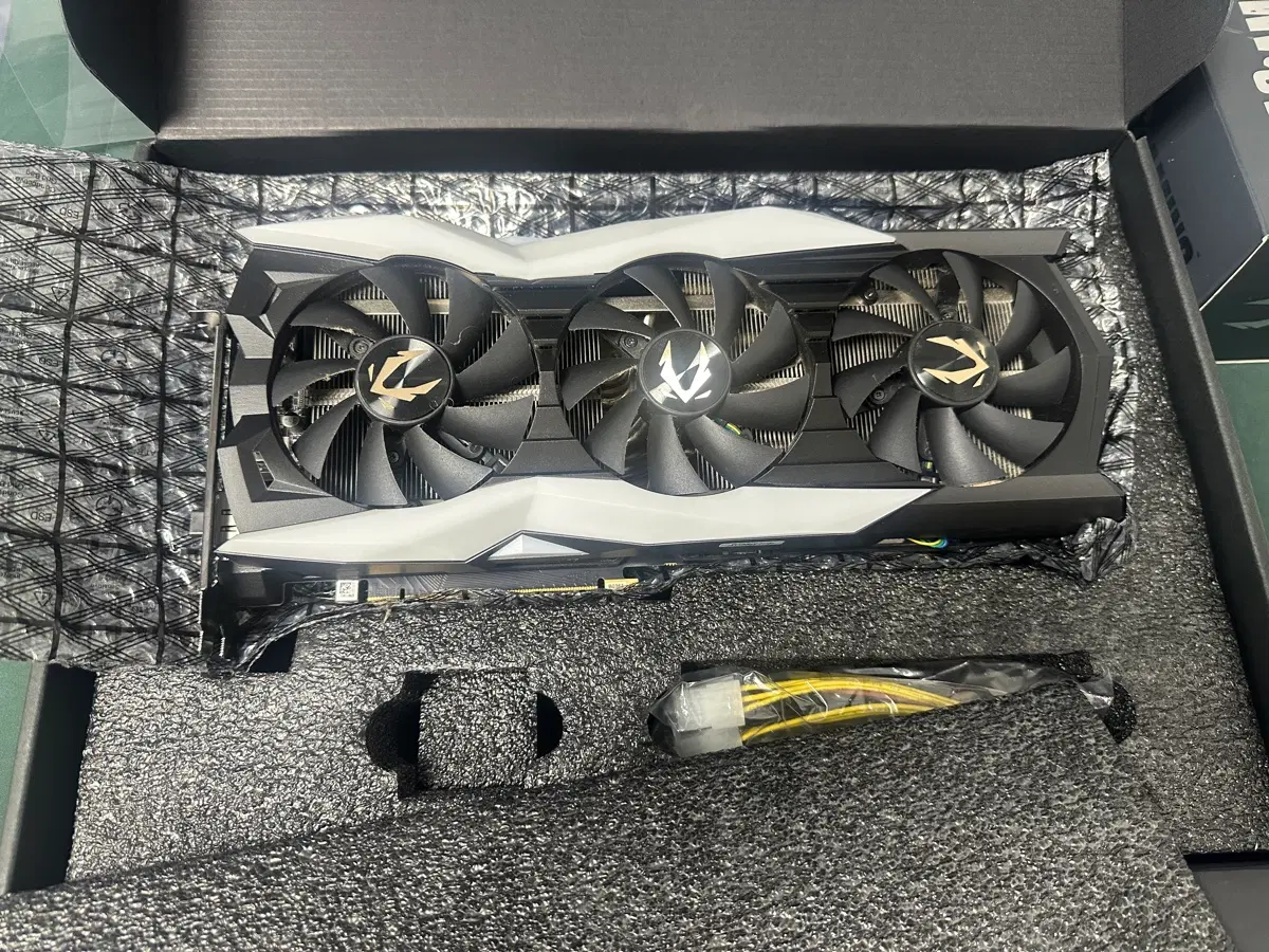 조텍 RTX 2080 Ti 11GB 3pan 그래픽카드