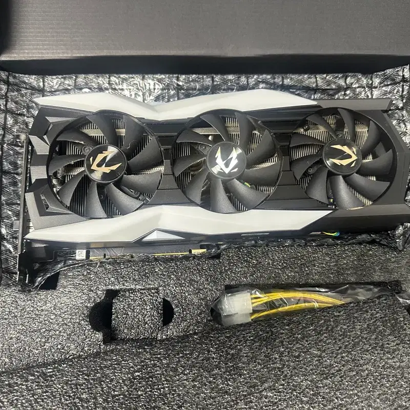 조텍 RTX 2080 Ti 11GB 3pan 그래픽카드