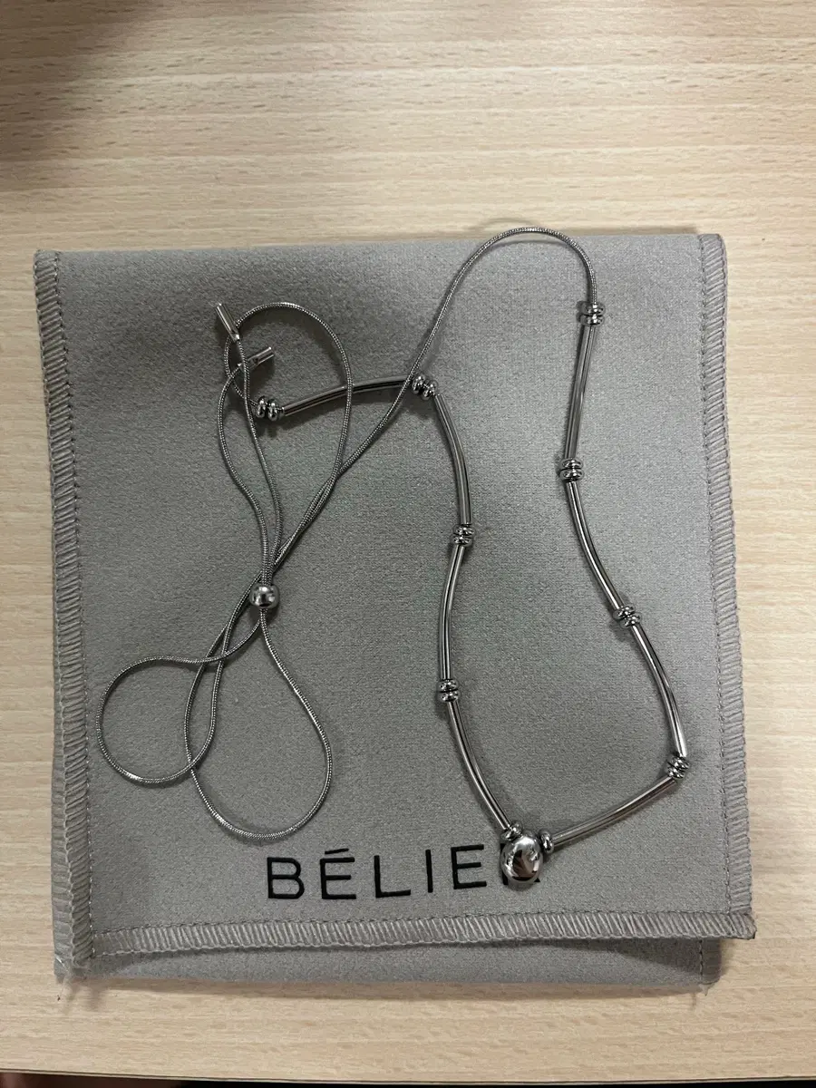 벨리에 어반 쉐이드 목걸이