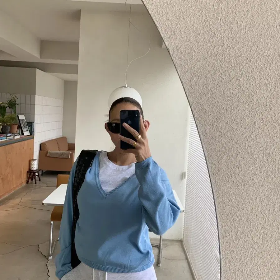 브이넥니트