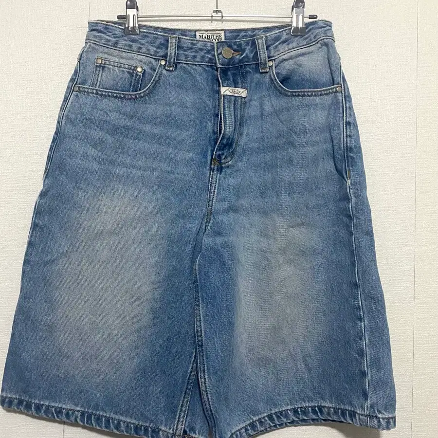 마리떼 프랑소와 저버 데님 반바지 24SS