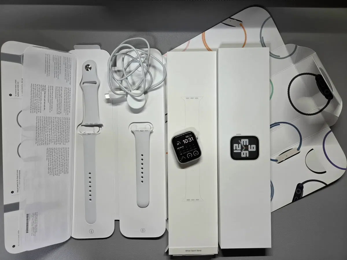 애플워치 SE2 44mm GPS 모델 판매합니다.