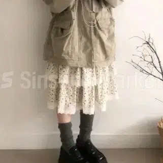 [빠른발송] 아코 플라워 스커트 레이스 모리걸 걸코어 코지걸 페미닌 레이
