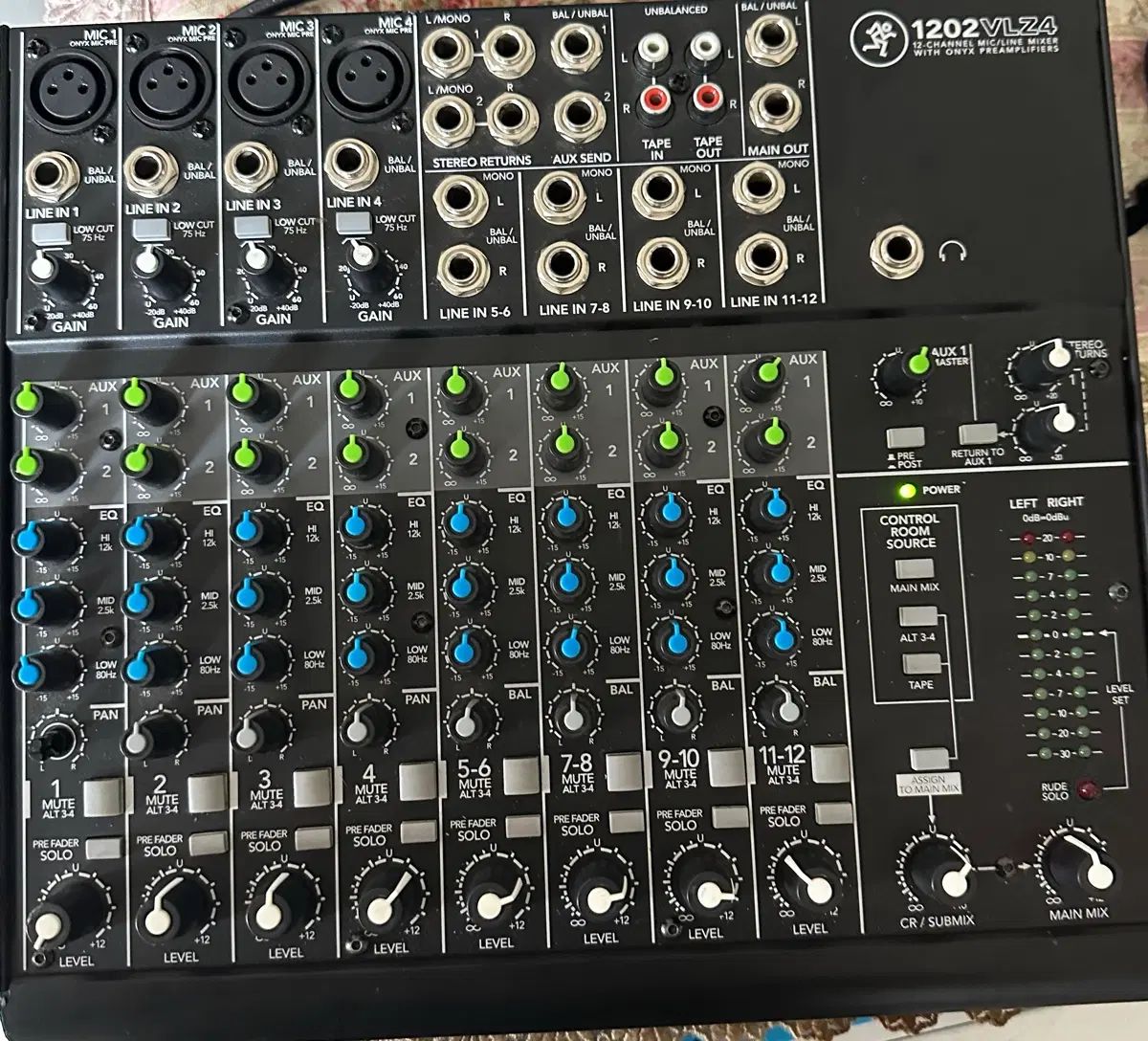 Mackie 1202VLZ4 믹서