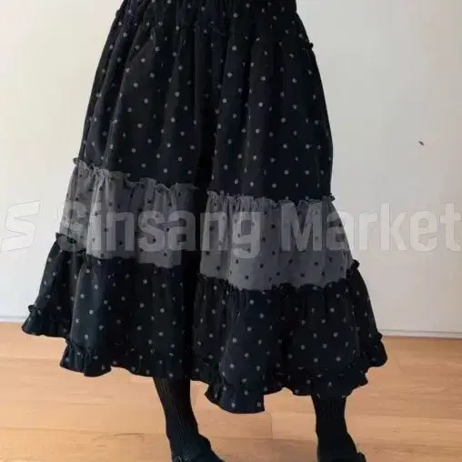 [빠른발송] 호미 도트 패치 스커트 코지 모리 유니크 캉캉 롱