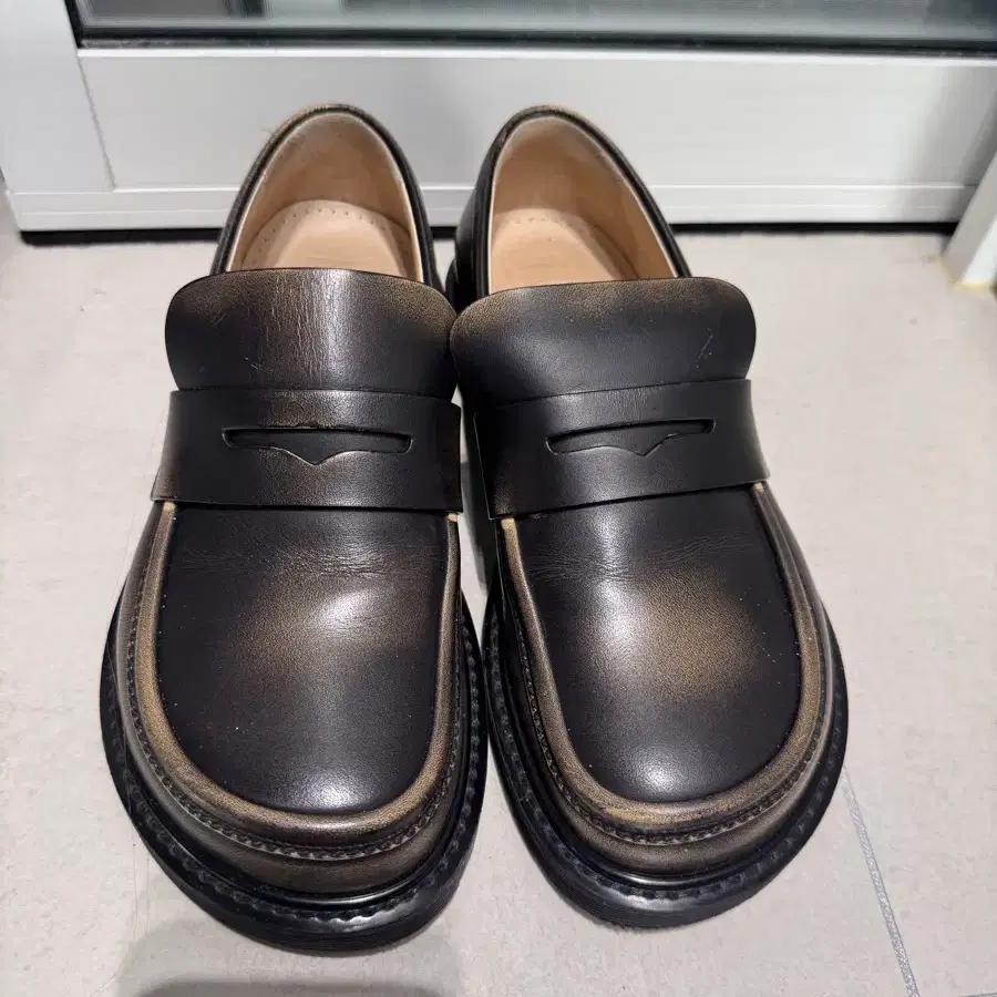 로에베 가죽 로퍼 230