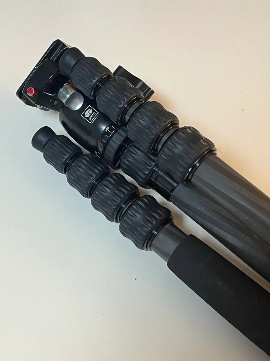 시루이 Traveler 5CX 카본 삼각대 + 볼헤드 키트 1