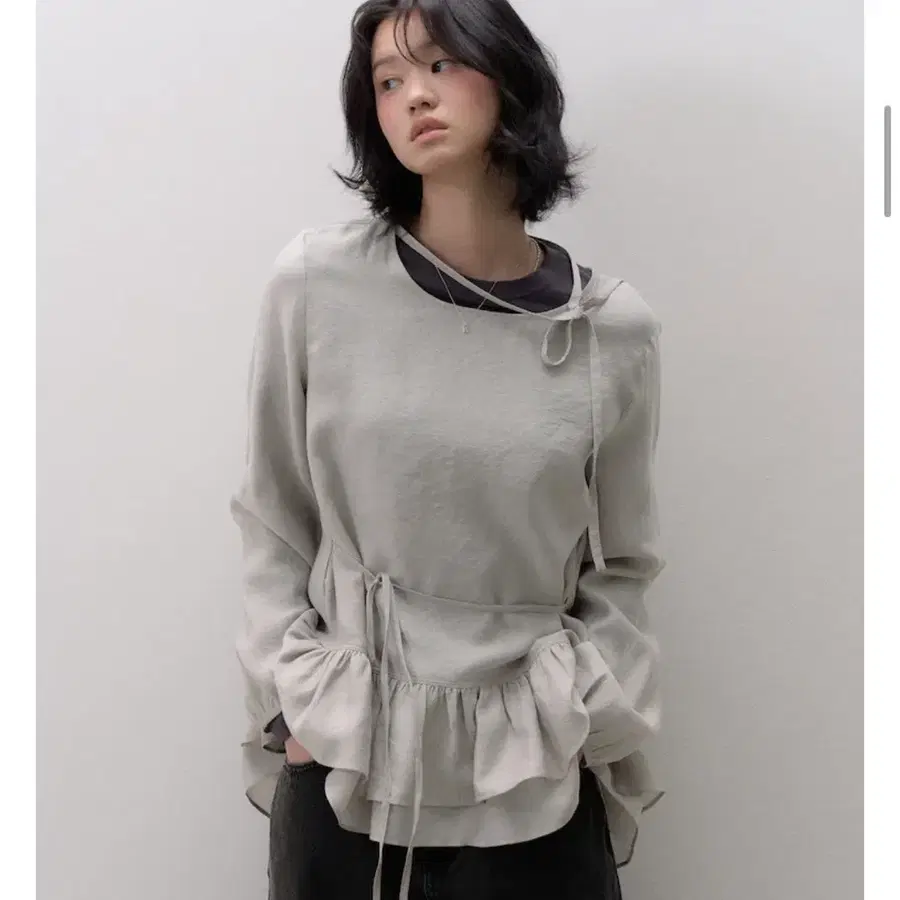 에잇세컨즈 레이어드 긴팔 블라우스 카키