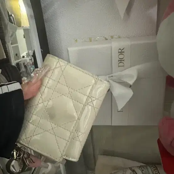 디올 레이디 반지갑 페이던트 라떼