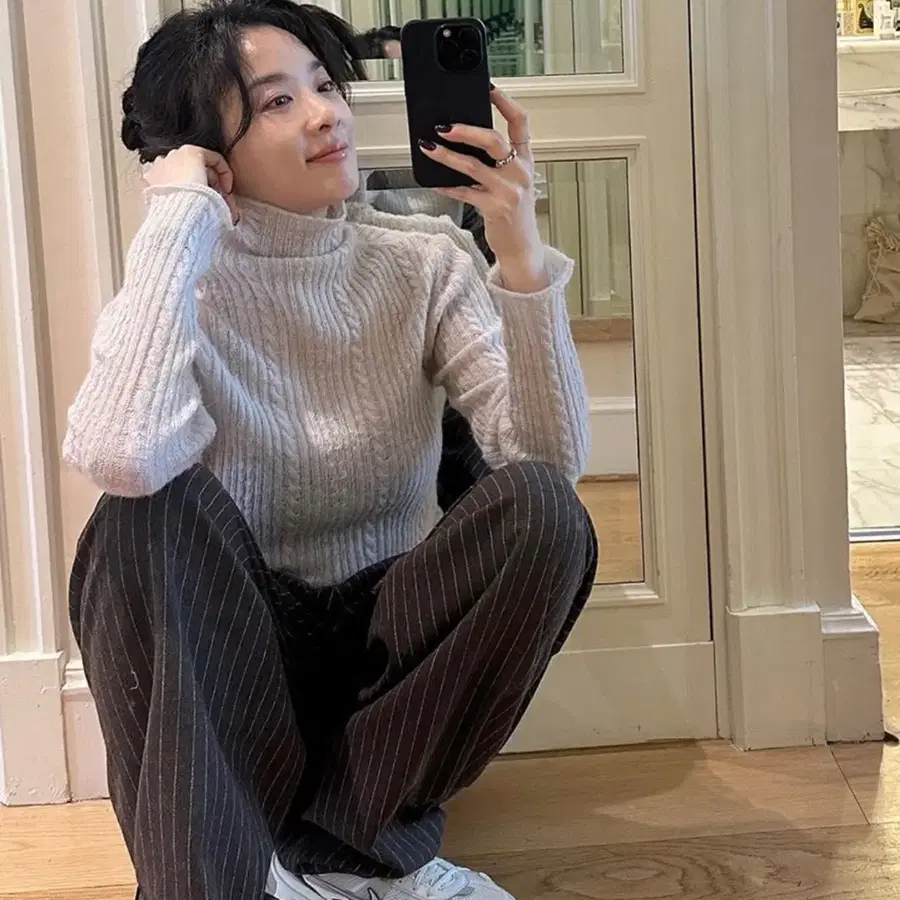 23년 아모멘토 이청아 스트라이프 와이드 턱 울 팬츠 브라운 비조 비죠 모직 벌룬 바지 슬랙스 AMOMENTO