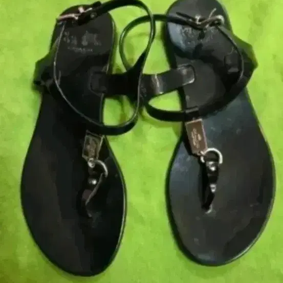 코치 젤리 샌들 블랙
