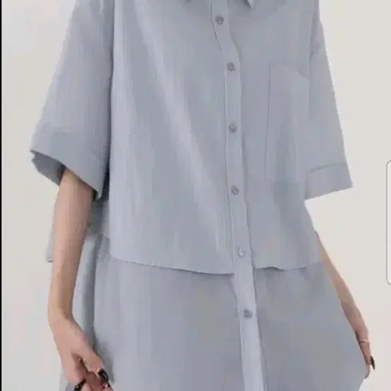 새제품 트리밍버드 레이어드 하프셔츠 스카이블루