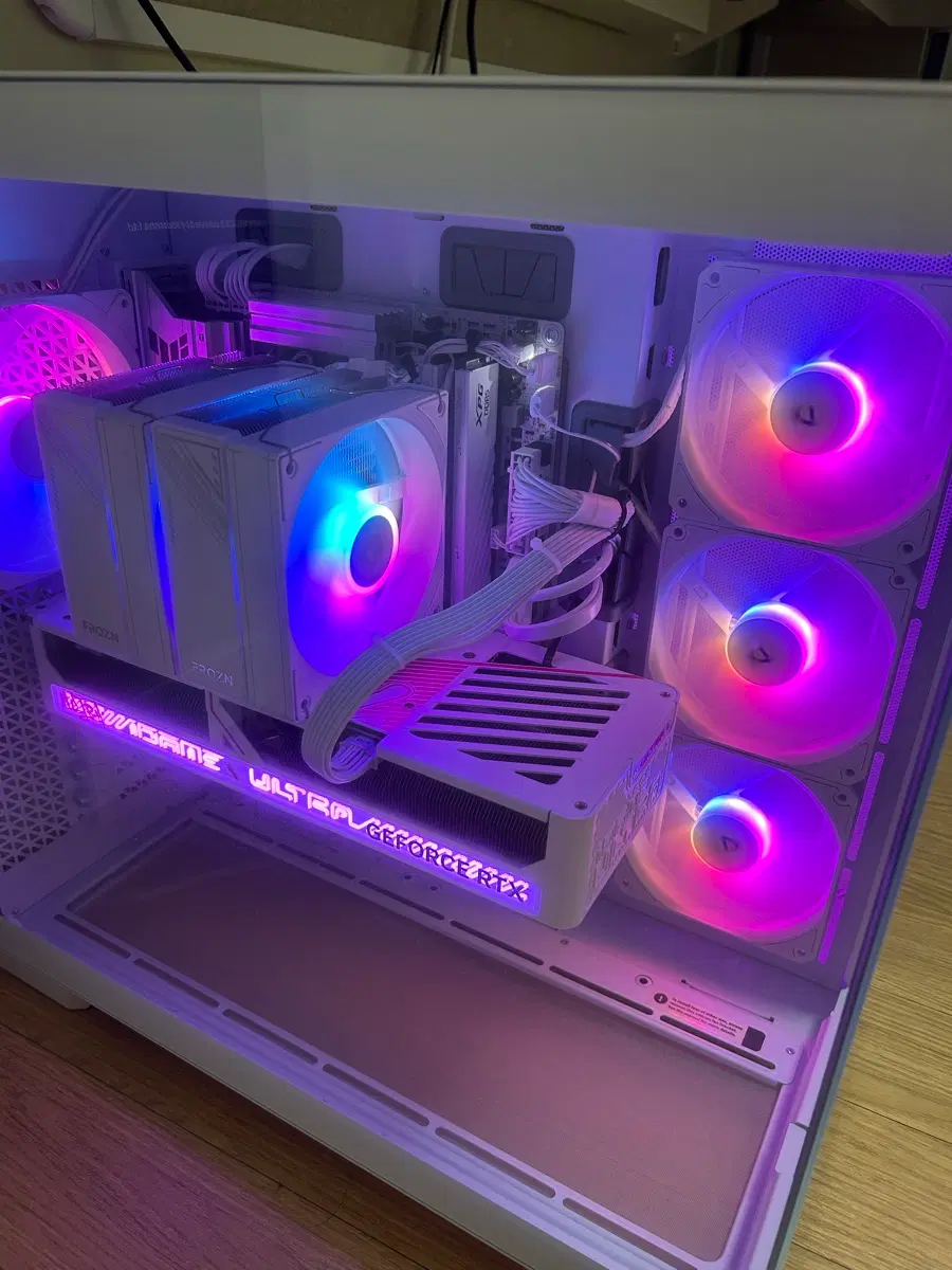 [S급/박스포함] 9800X3D + RTX 5070 Ti 화이트 고사양 PC 윈도우 포함