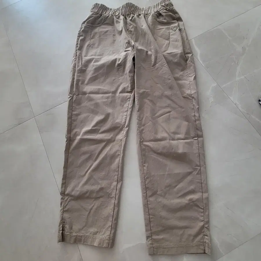베이지색 밴딩바지