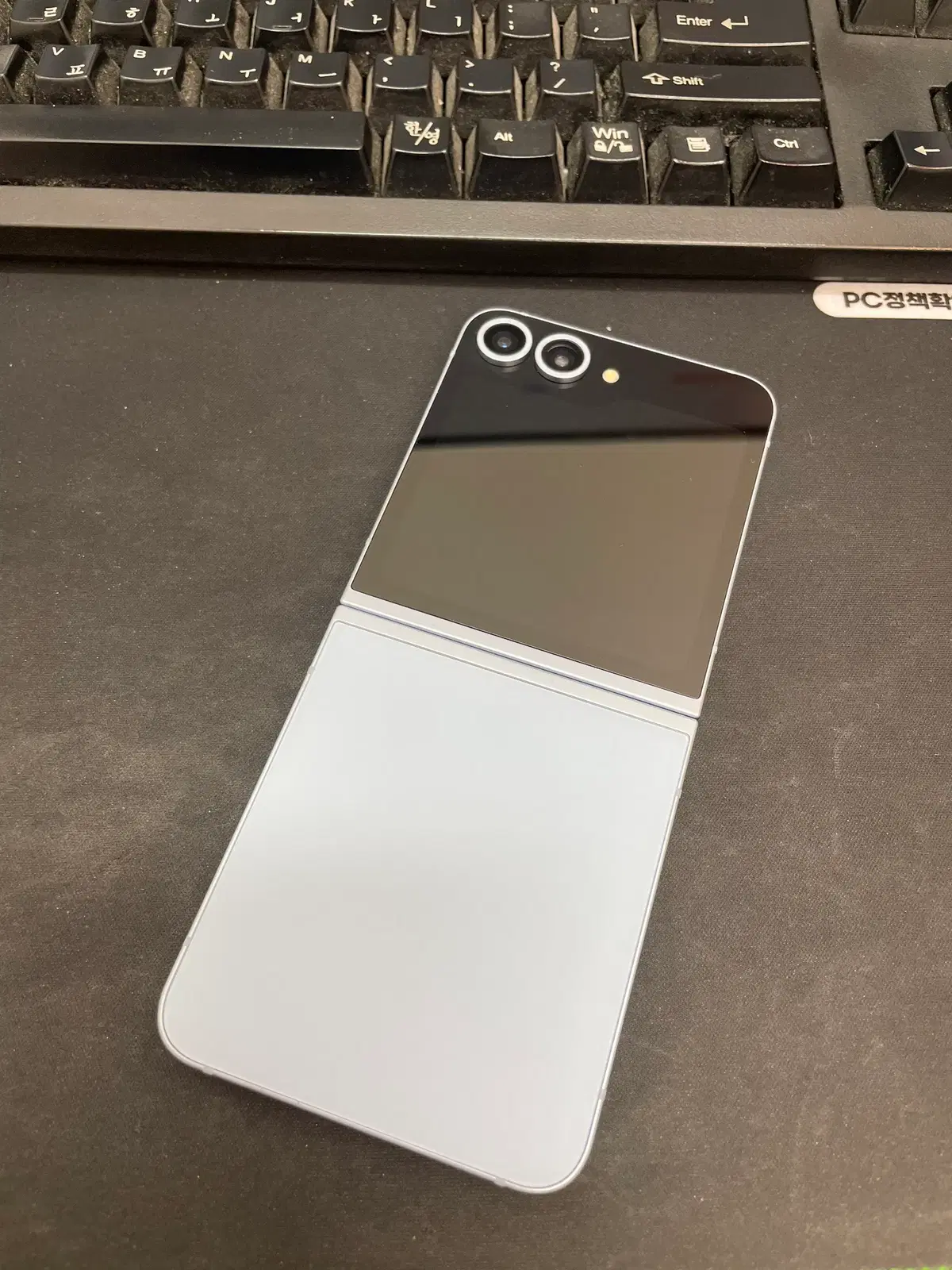갤럭시Z플립6 블루 256GB 무잔상 상태좋은 중고40만6천팝니다