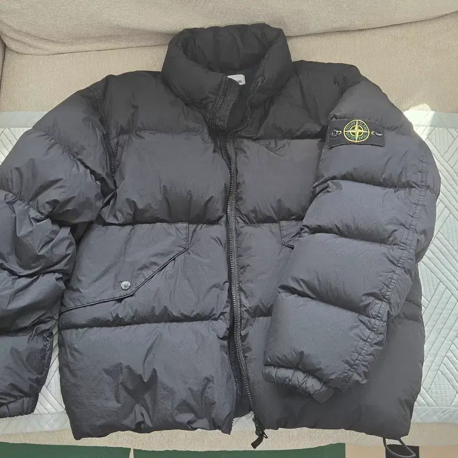 스톤아일랜드 23fw 클링클랩스 패딩 블랙 XL 사이즈