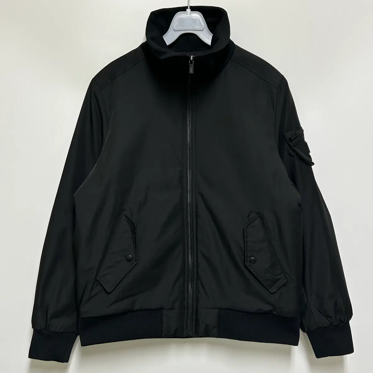 [여자-100]DKNY 골프 블랙 레더패치 암포켓 MA-1 하이넥 항공점퍼
