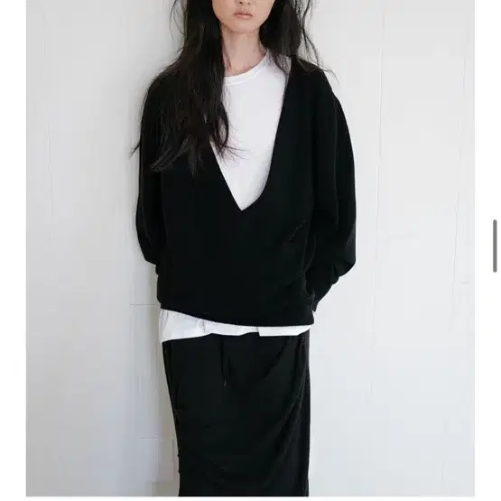 리포스 Deep V-Neck Pullover Knit (Black)