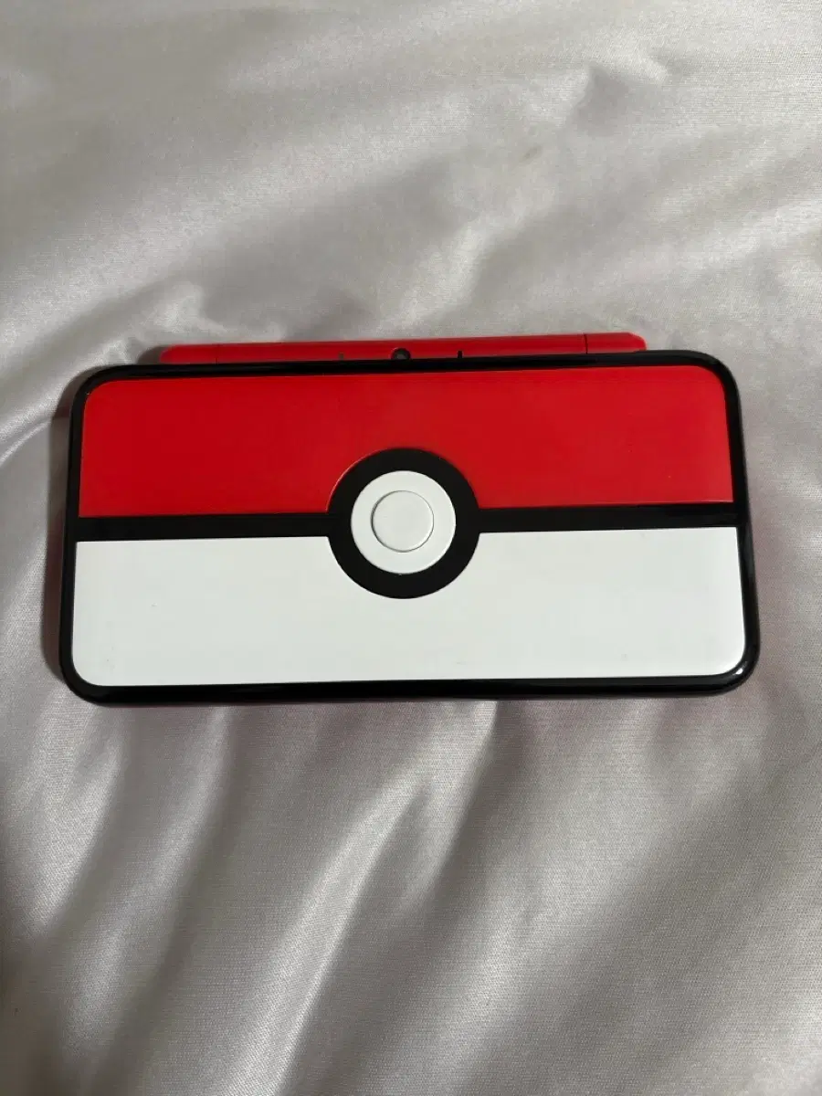 닌텐도 2ds xl 몬스터볼 에디션 판매합니다
