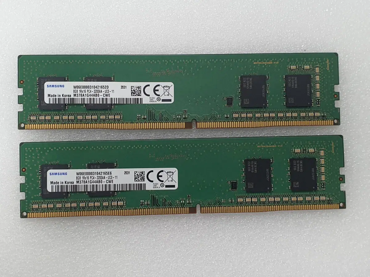 컴퓨터 메모리 삼성 DDR4 3200AA 16GB (8GB 두개)