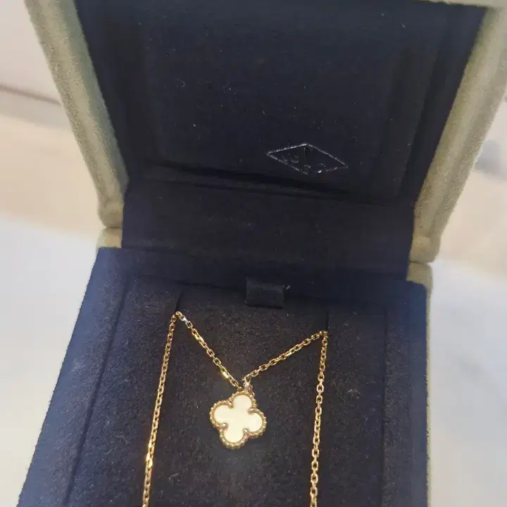 반클리프앤아펠 정품))반클리프 스위트 알함브라 목걸이 18k 사진 1