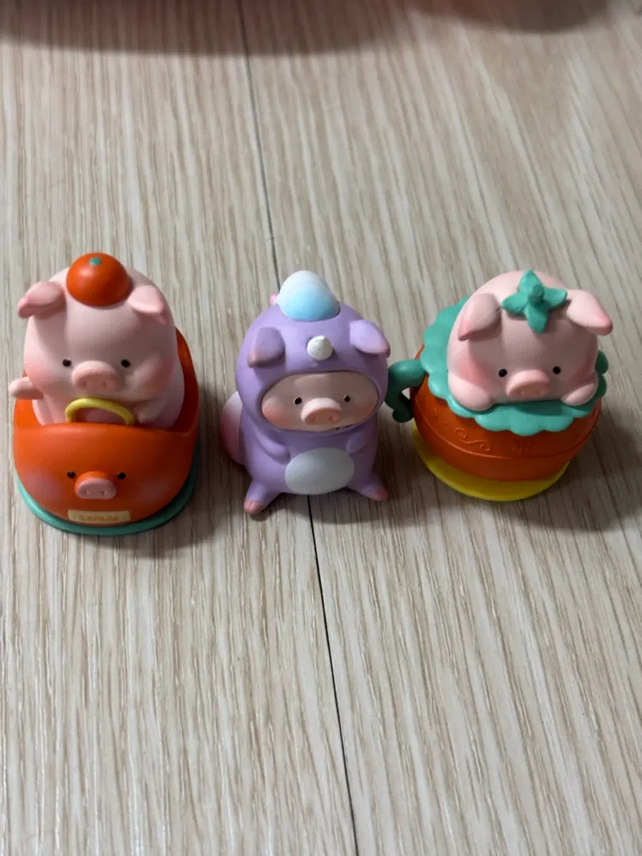 루루더피기 미니 피규어 3개가 한세트
