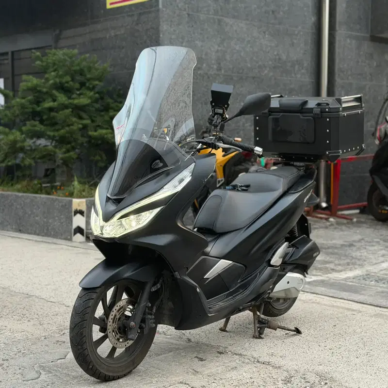 혼다 PCX 125 / 2018년식 4만km / 짧은키로수 신차급 컨디션 차량 판매합니다.